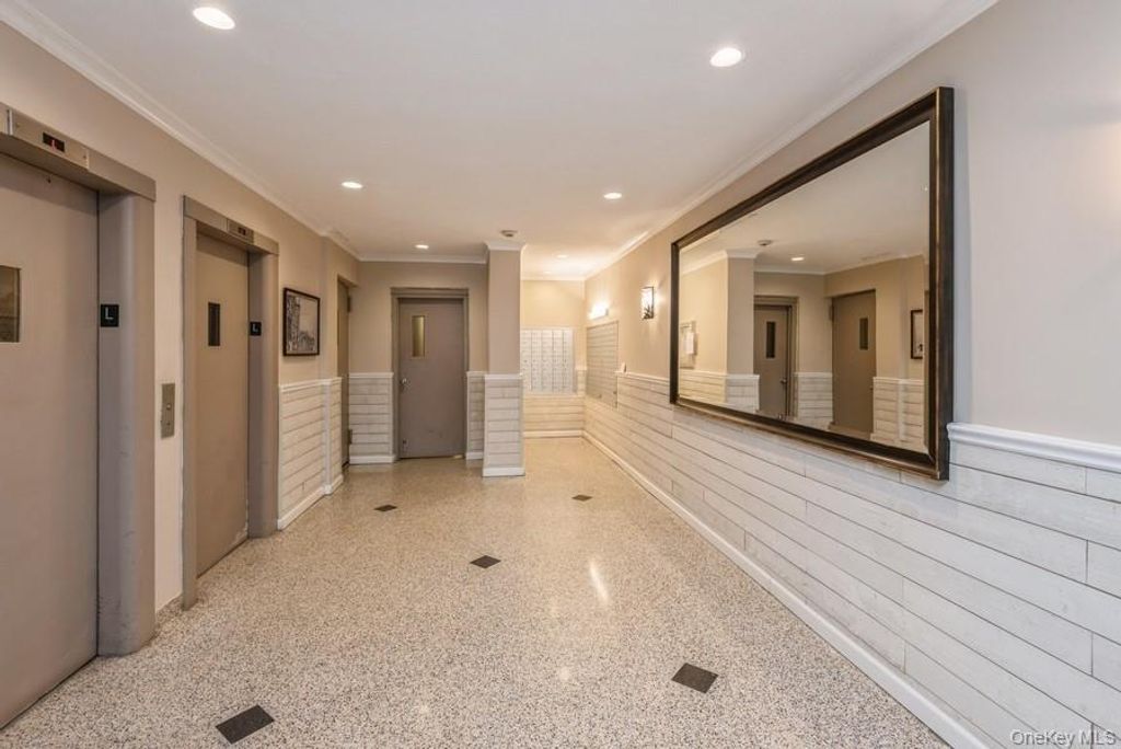 Photo of 600 Shore Road #3S, Long Beach, NY 11561 (MLS # 986287)