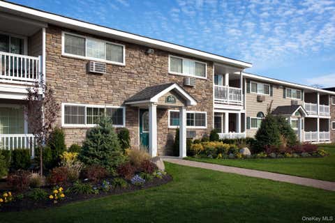 Apartment For Rent - 219 Lakeland Avenue #1-7B<br/> Sayville, NY 11782