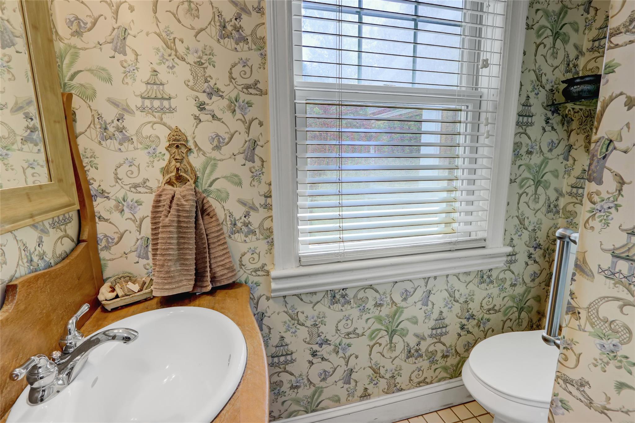 1610 Majors Path, Southampton, New York image 14