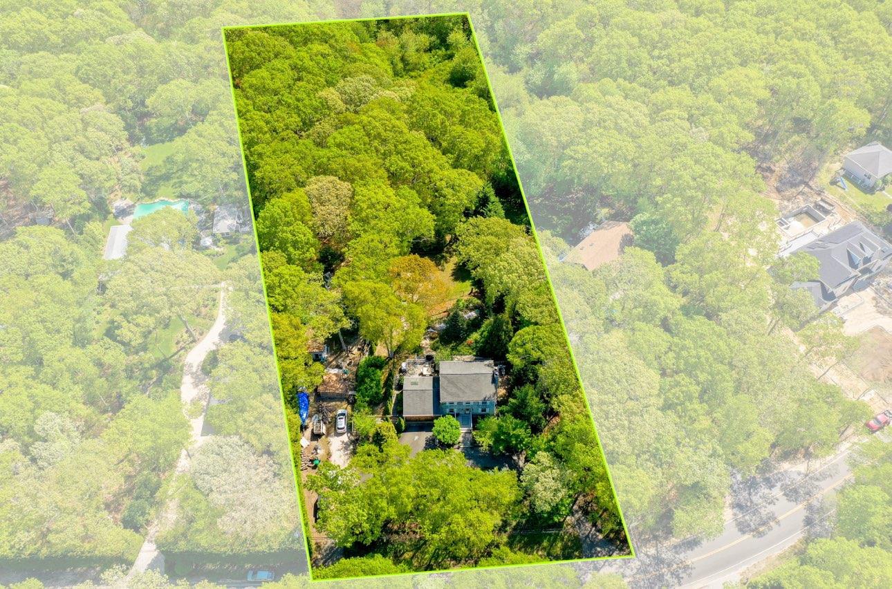Majors Path, Southampton, Hamptons, NY - 4 Bedrooms  
4 Bathrooms - 
