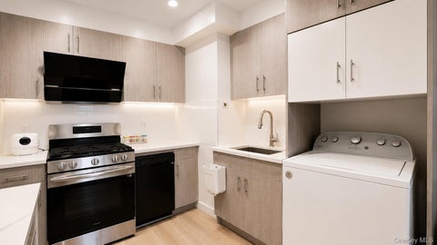 Condo For Sale - 131-19 Flower Ave Ln #4C<br/> Queens County, Flushing, NY 11355