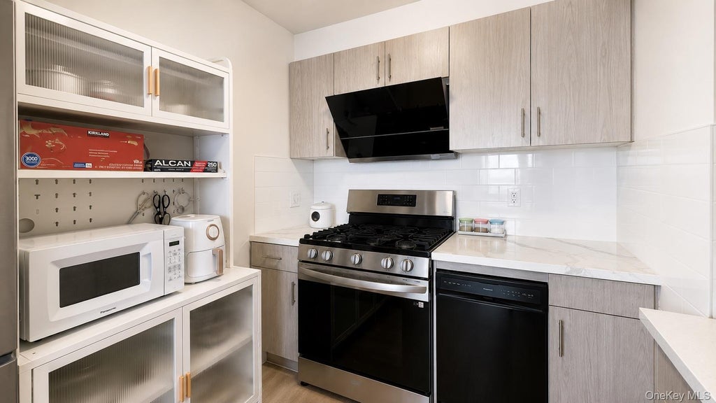 Photo of 13119 Fowler Ave AVE #4C, Flushing, NY 11355 (MLS # 1045379)