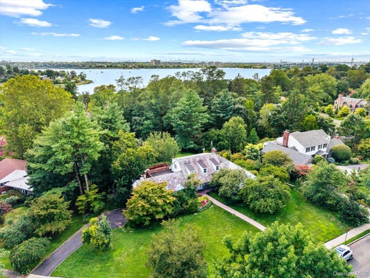 10 VISTA DR, GREAT NECK, NY 11021 - Image e84bc7c54b4eab5d58a692ac83605113/592292095