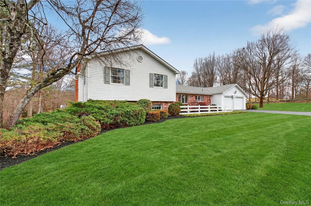 Photo of 58 Dutchess Hill Road, Poughkeepsie, NY 12601 (MLS # 968655)