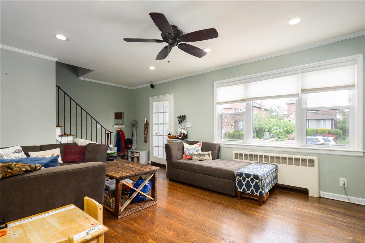 66 Trafalgar Square, Lynbrook, New York image 4