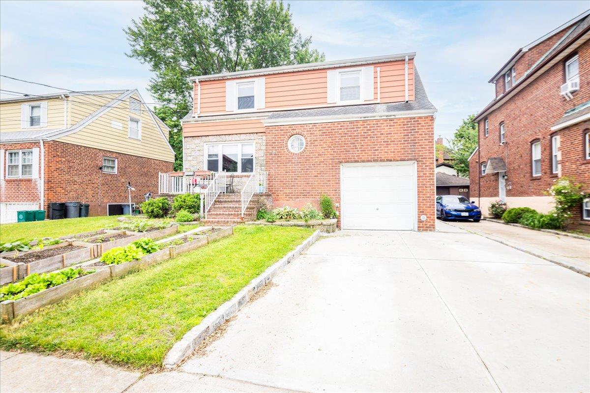 66 Trafalgar Square, Lynbrook, New York image 2
