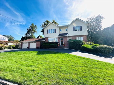 Photo of 18 Violet Road, Bayville, NY 11709 (MLS # 920497)