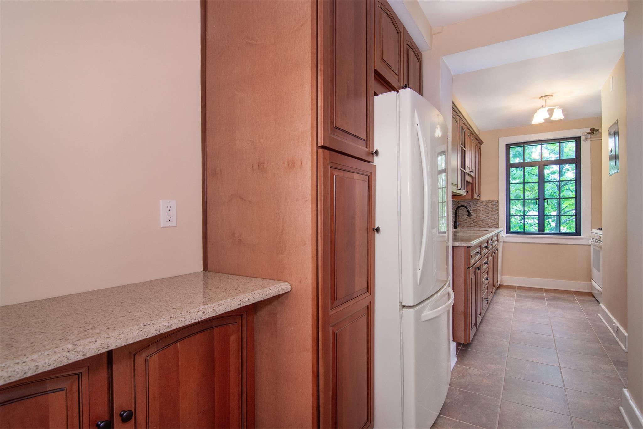 132 Pondfield Road #4D, Bronxville, New York image 8