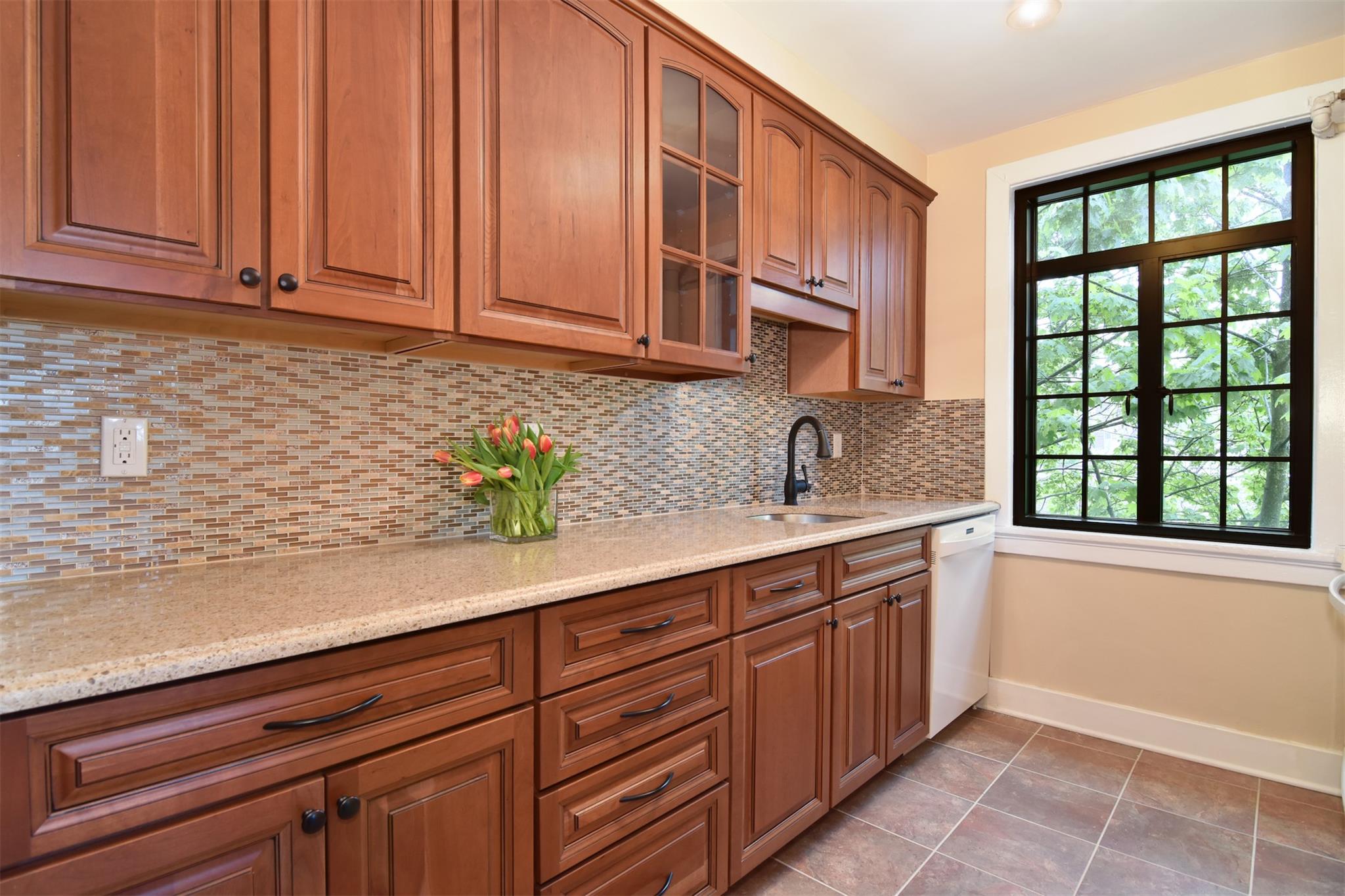132 Pondfield Road #4D, Bronxville, New York image 6