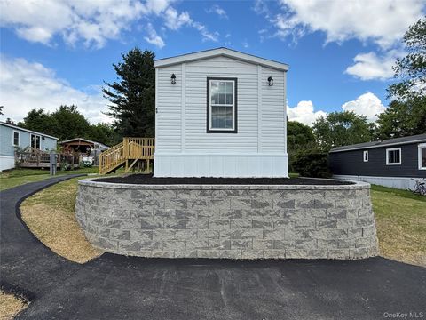 Mobile Home For Sale - 69 View Drive<br/> Pleasant Valley, NY 12569