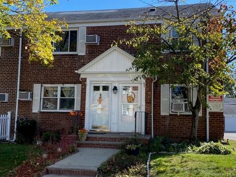 Photo of 247-10 76th Avenue #2nd fl, Glen Oaks, NY 11004 (MLS # 929126)