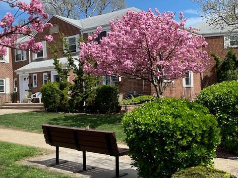 260-17 75th Avenue Duplex Glen Oaks NY 11004