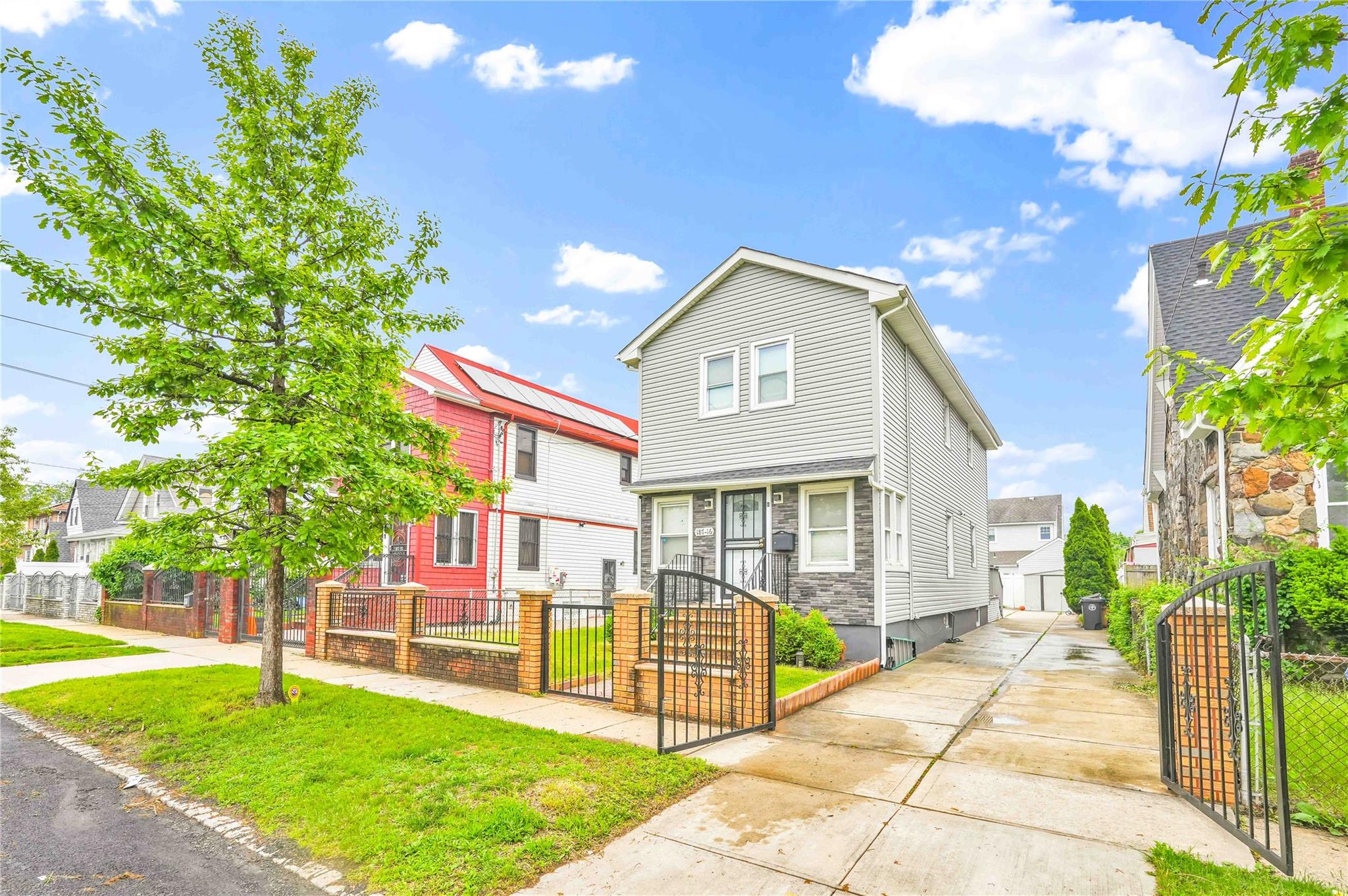 Williamson Avenue, Springfield Gardens, Queens, NY - 3 Bedrooms  
3 Bathrooms  
6 Rooms - 