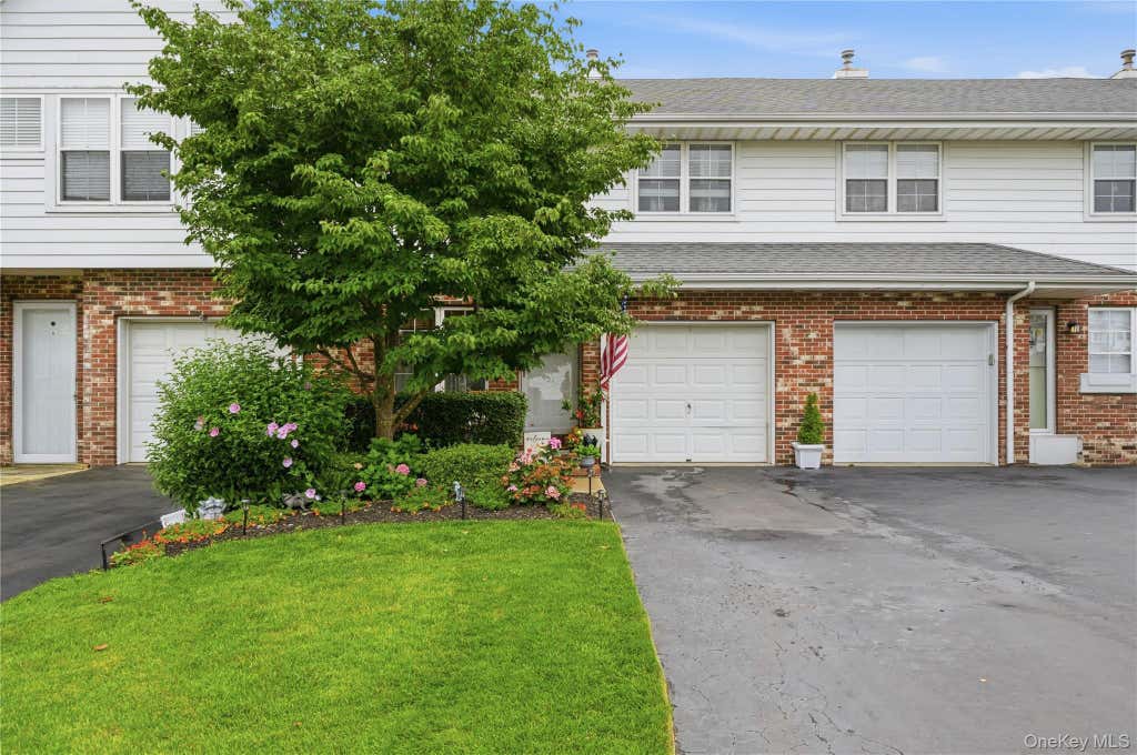 Photo of 21 Broadlawn Drive, Central Islip, NY 11722 (MLS # 1037168)