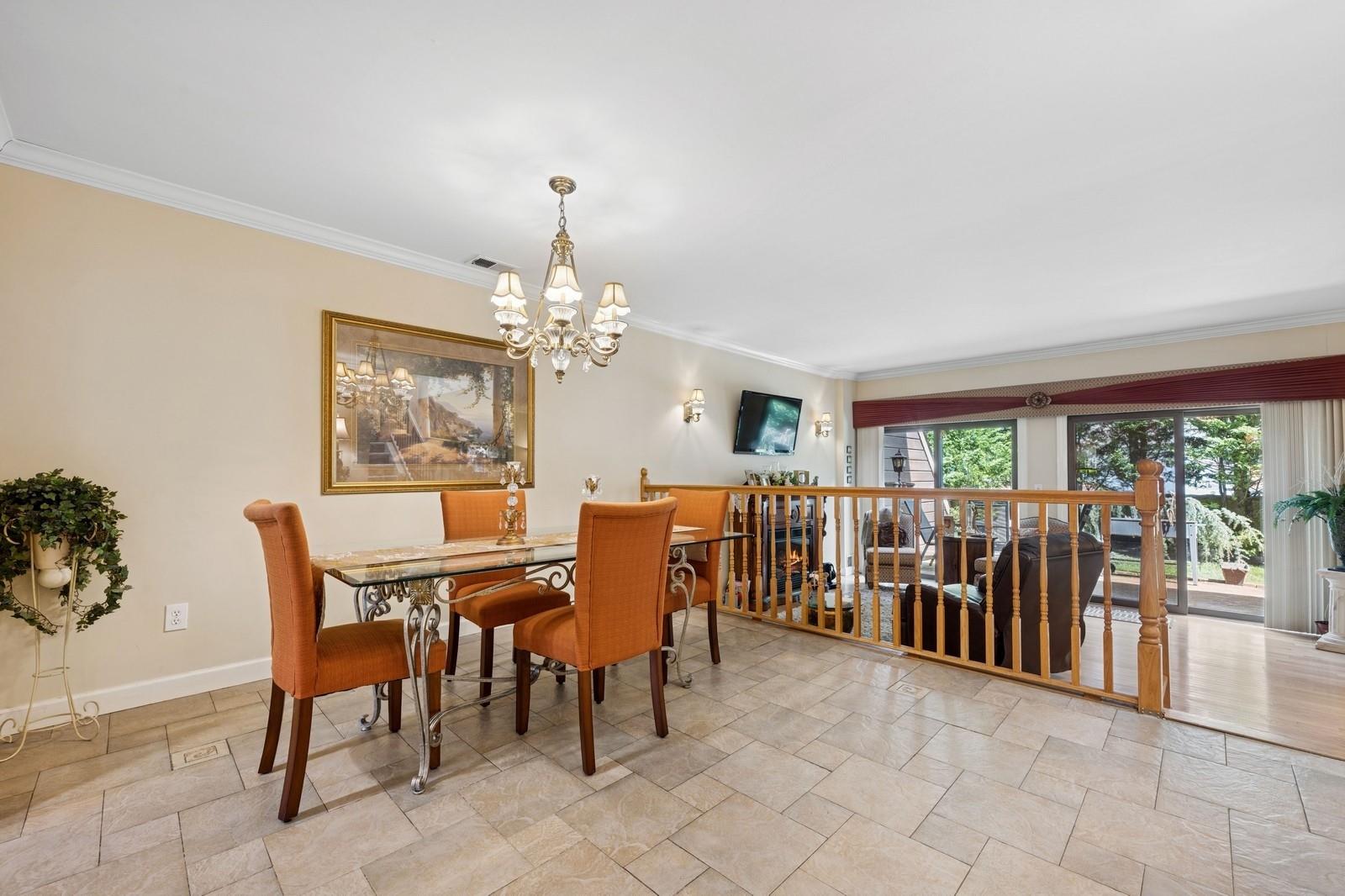 60 Southgate Circle, Massapequa Park, New York image 10