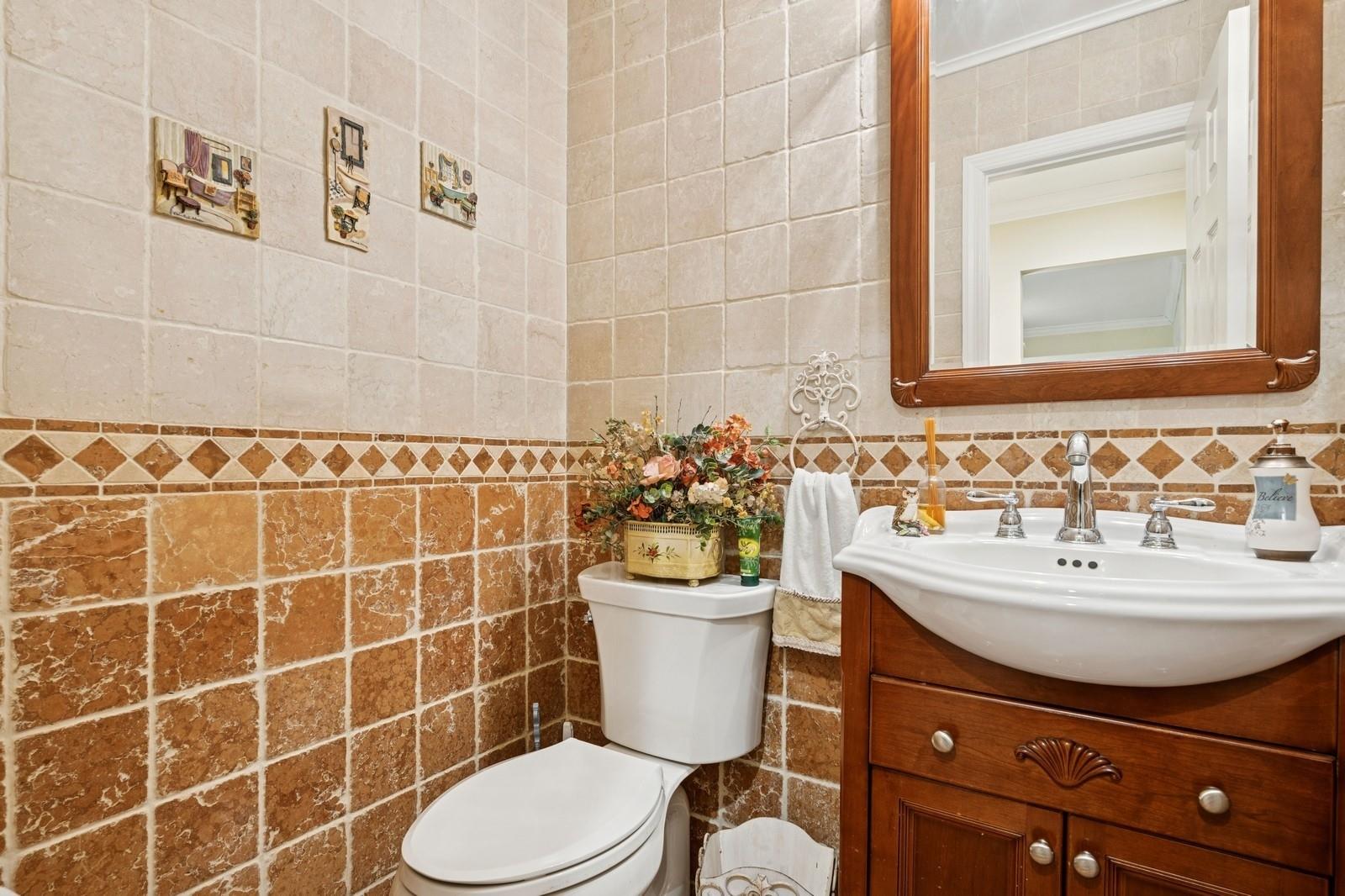 60 Southgate Circle, Massapequa Park, New York image 16
