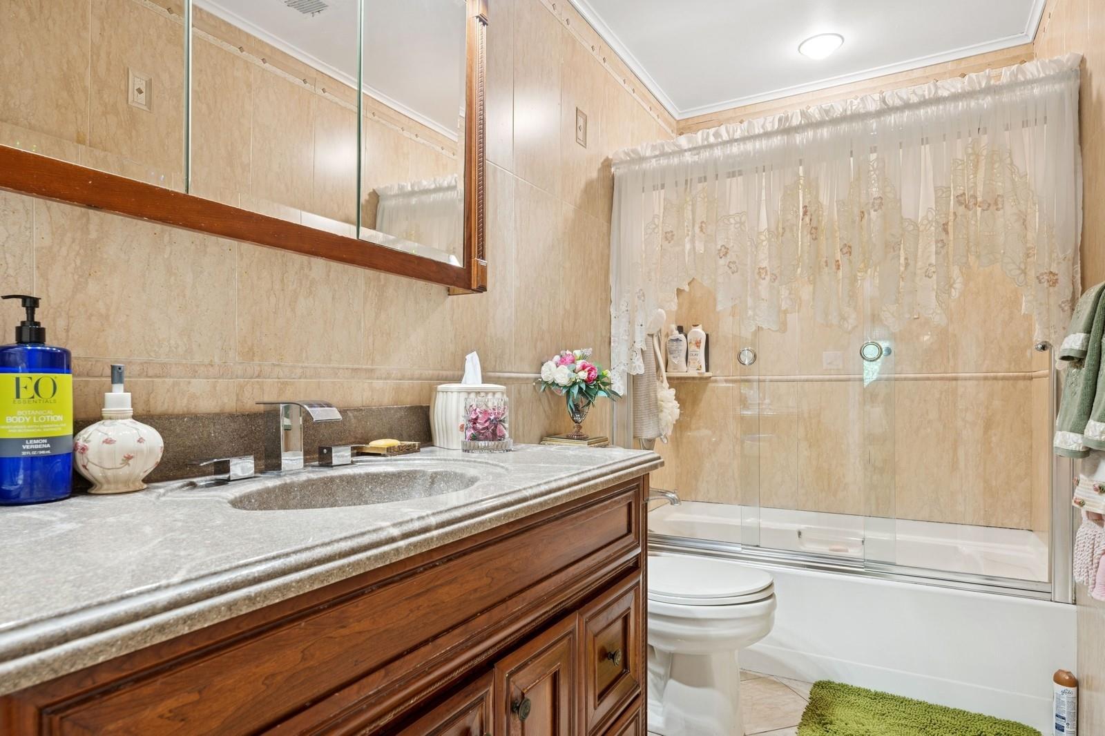 60 Southgate Circle, Massapequa Park, New York image 19
