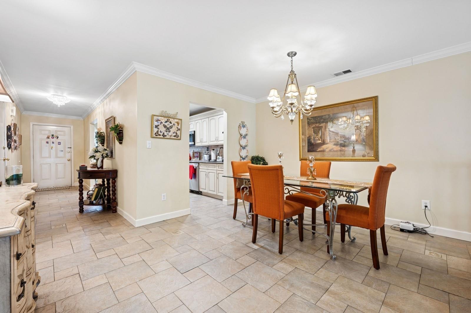 60 Southgate Circle, Massapequa Park, New York image 9