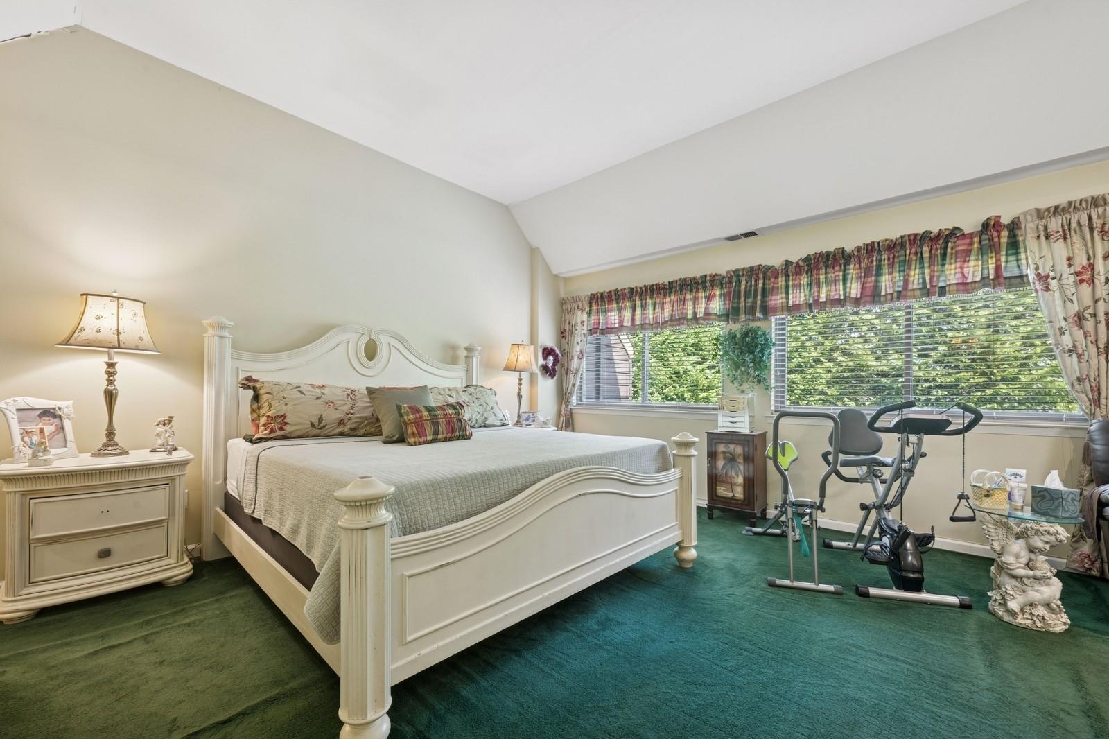60 Southgate Circle, Massapequa Park, New York image 17
