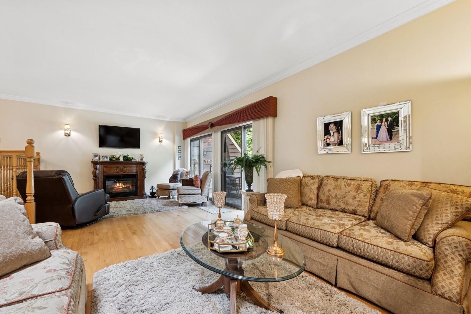 60 Southgate Circle, Massapequa Park, New York image 12