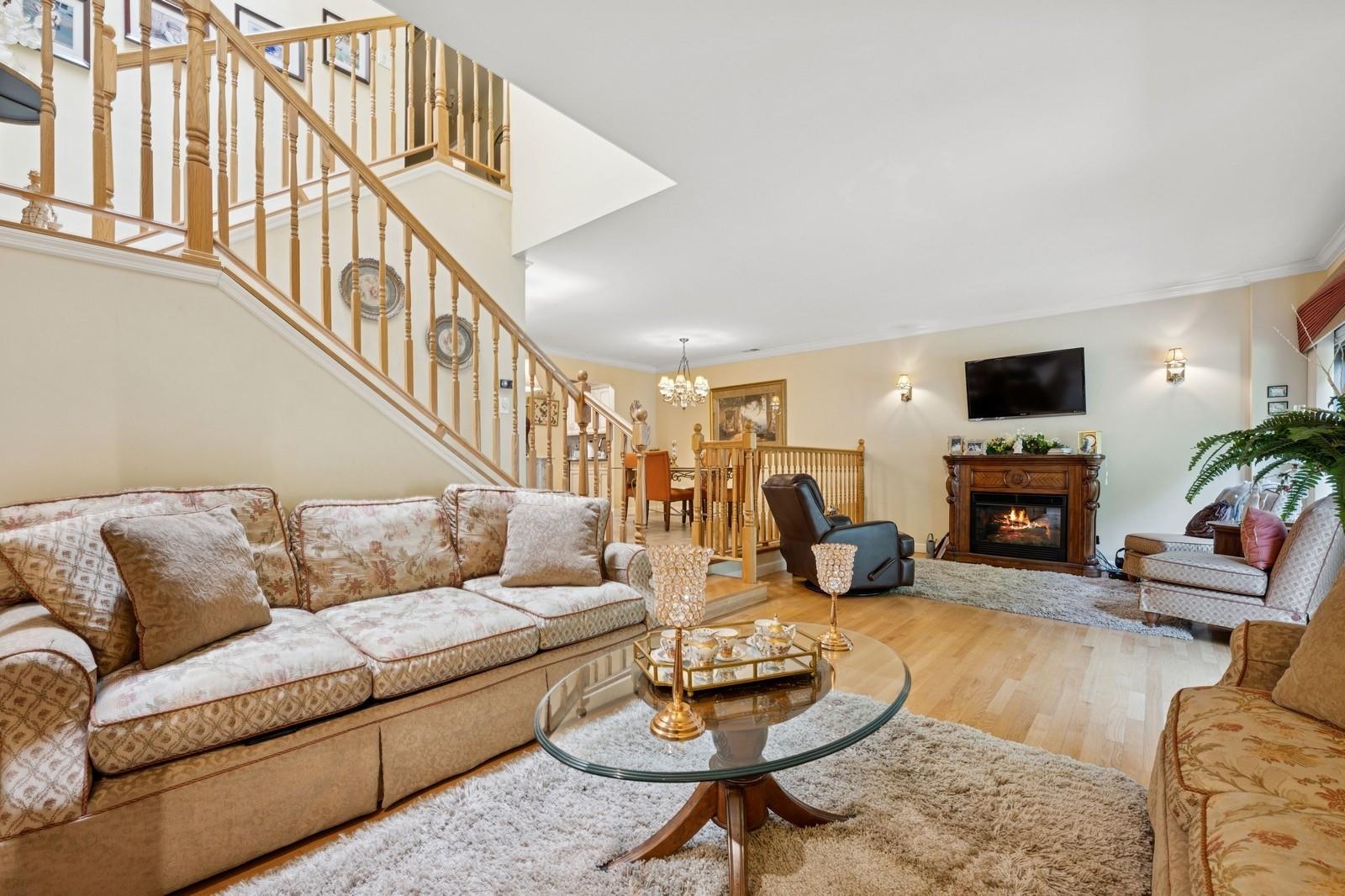 60 Southgate Circle, Massapequa Park, New York image 13