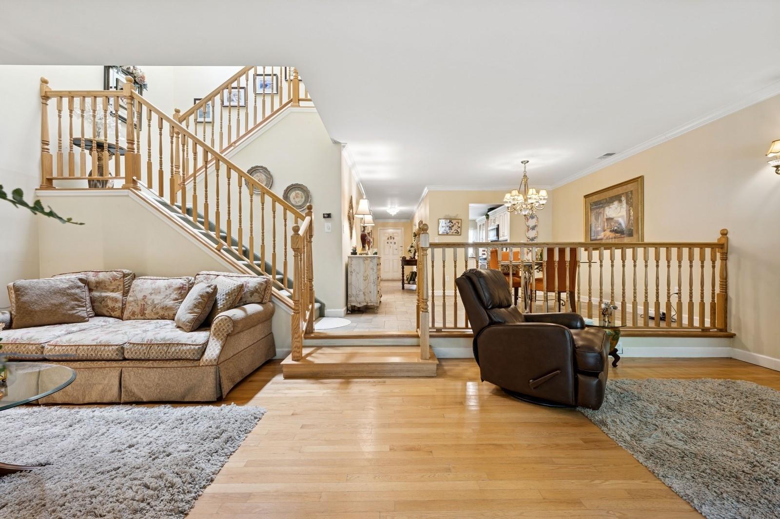 60 Southgate Circle, Massapequa Park, New York image 14