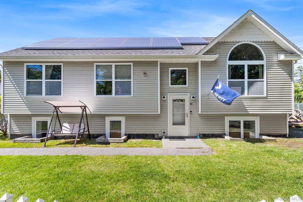 Photo of 49 Oakdale Avenue, East Patchogue, NY 11772 (MLS # 992469)