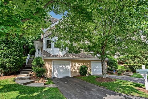 Condo For Sale - 34 Winding Ridge Road<br/> White Plains, NY 10603