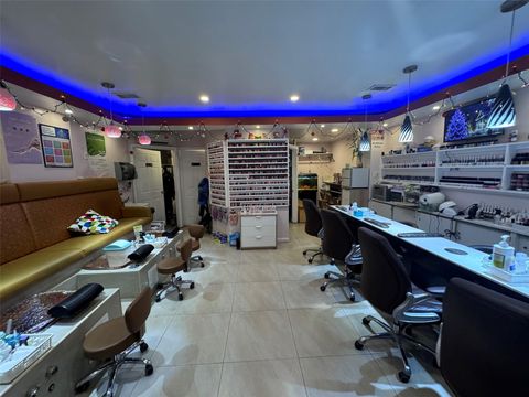 520 E 14th Street 1FL New York (Manhattan) NY 10009