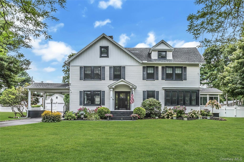 Photo of 75 S Penataquit Avenue, Bay Shore, NY 11706 (MLS # 1030549)