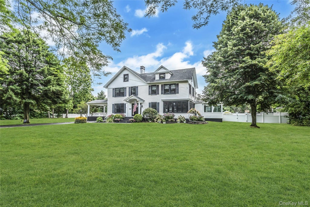 Photo of 75 S Penataquit Avenue, Bay Shore, NY 11706 (MLS # 1030549)