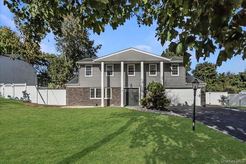 Photo of 75 Wesleyan Road, Smithtown, NY 11787 (MLS # 925583)
