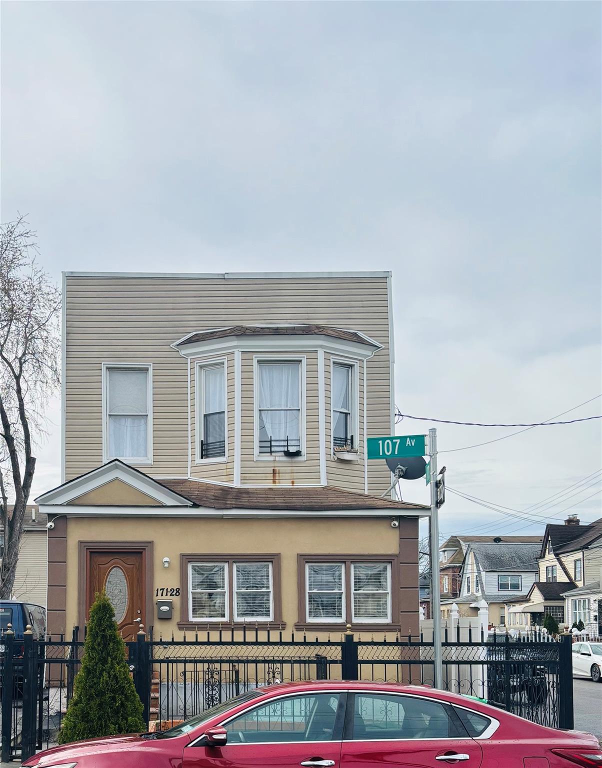 Rental Property at 107th Avenue, Jamaica, Queens, NY - Bedrooms: 3 
Bathrooms: 1 
Rooms: 5  - $3,750 MO.