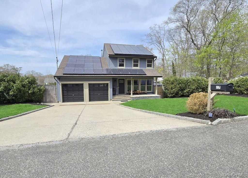 Photo of 27 Ridgewood Avenue, Selden, NY 11784 (MLS # 983954)