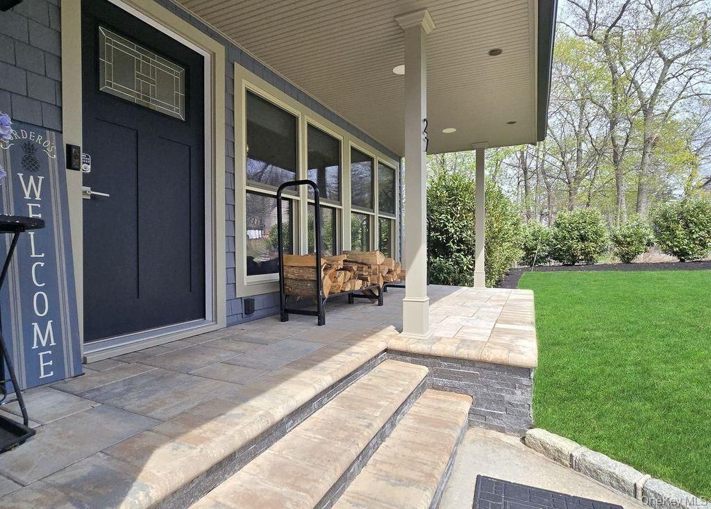 Photo of 27 Ridgewood Avenue, Selden, NY 11784 (MLS # 983954)