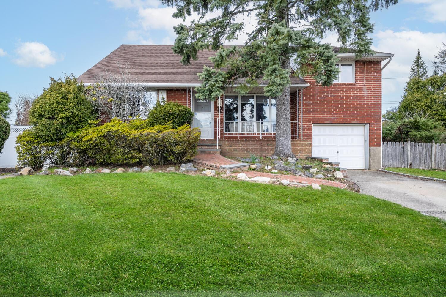 4 Lewis Court, Massapequa, New York image 2