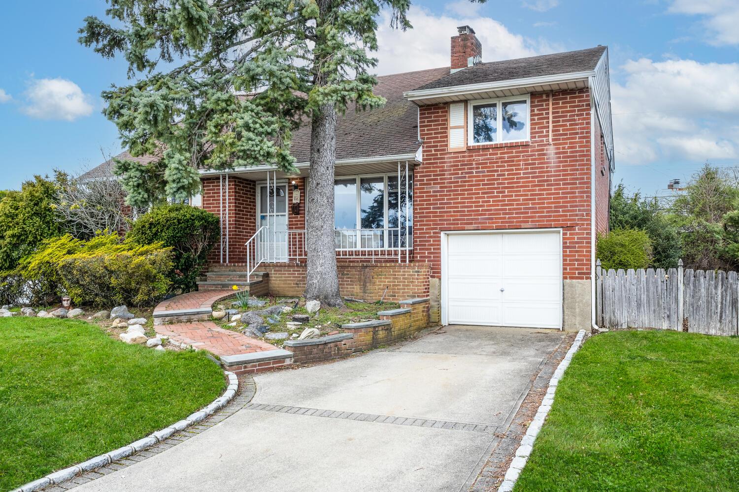4 Lewis Court, Massapequa, New York image 1