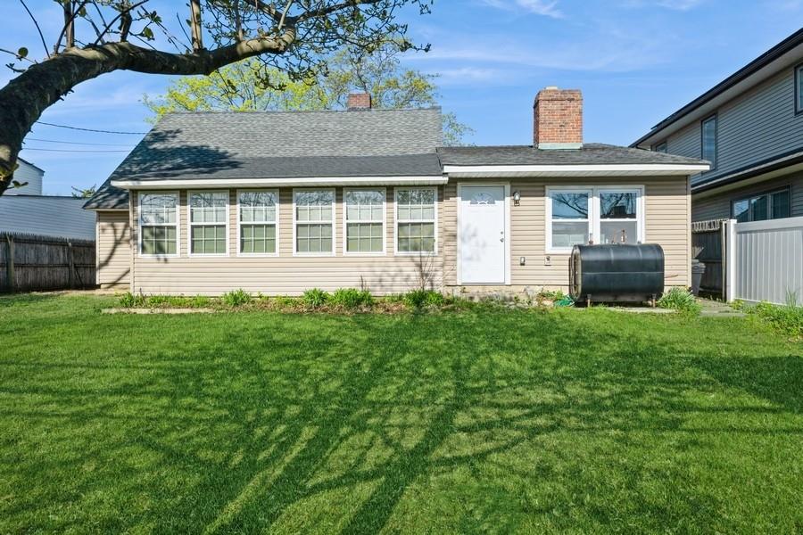 15 Long Lane, Levittown, New York image 26