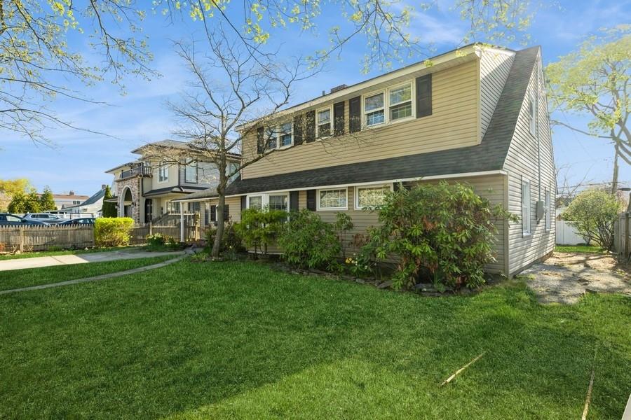 15 Long Lane, Levittown, New York image 2