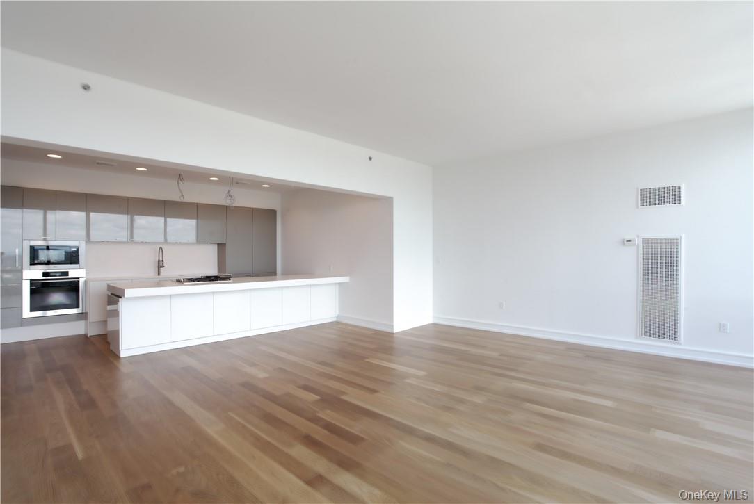 1 Renaissance Square PH40C