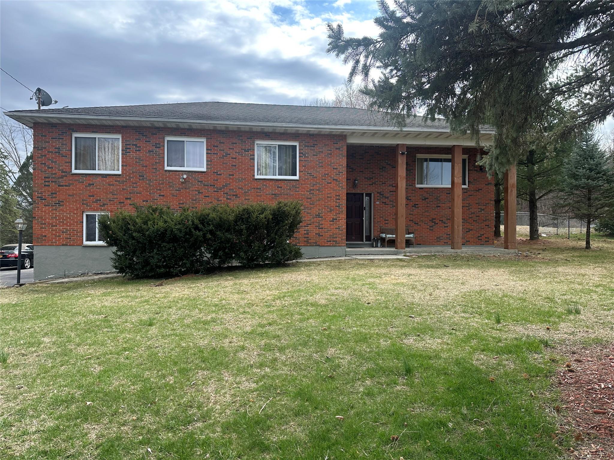 Mclaughlin Drive, Marlboro, New York - 3 Bedrooms  
3 Bathrooms  
15 Rooms - 