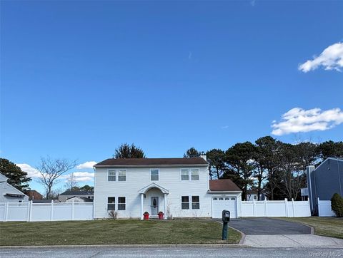 21 Apple Blossom Lane East Patchogue NY 11772