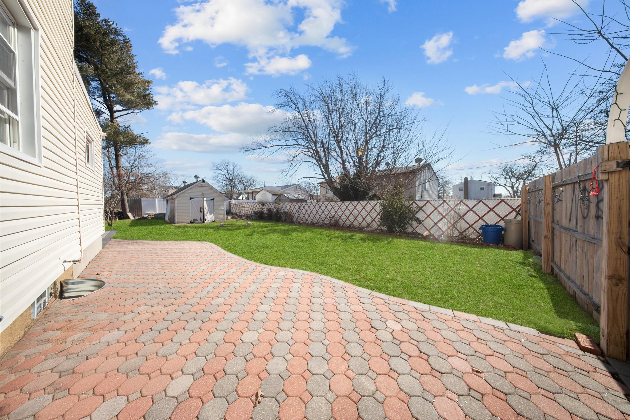 250 Ferraris Street, Copiague, New York image 33