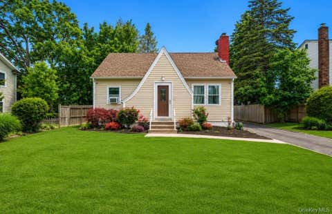 Homes For Sale - 12 Mallar Avenue<br/> Bay Shore, NY 11706