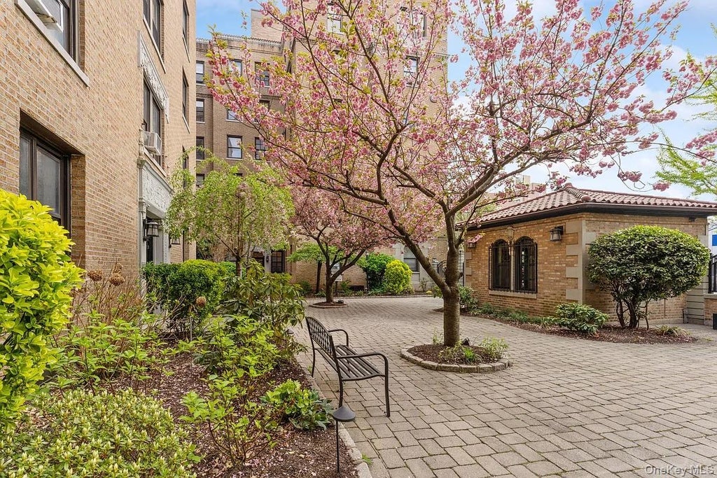 Photo of 148-09 Northern Boulevard #3K, Flushing, NY 11355 (MLS # 1052454)