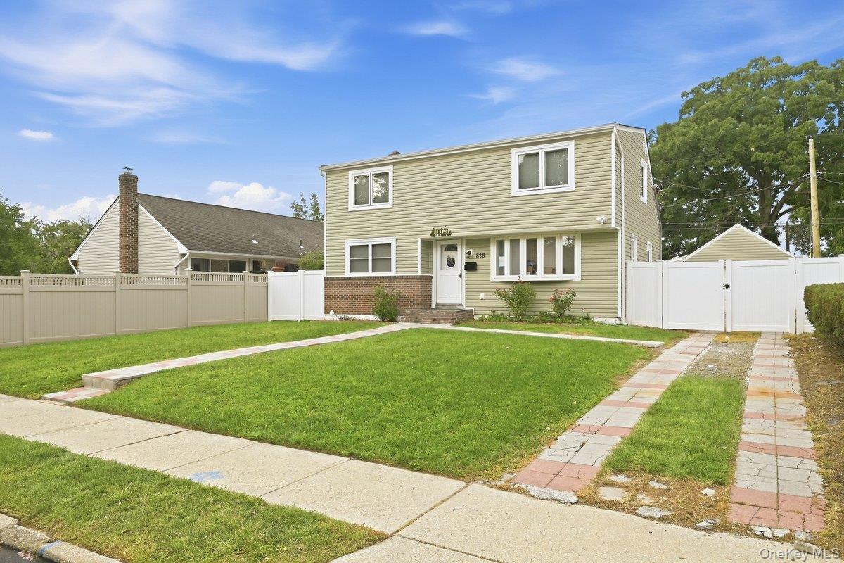 828 Bruce Drive