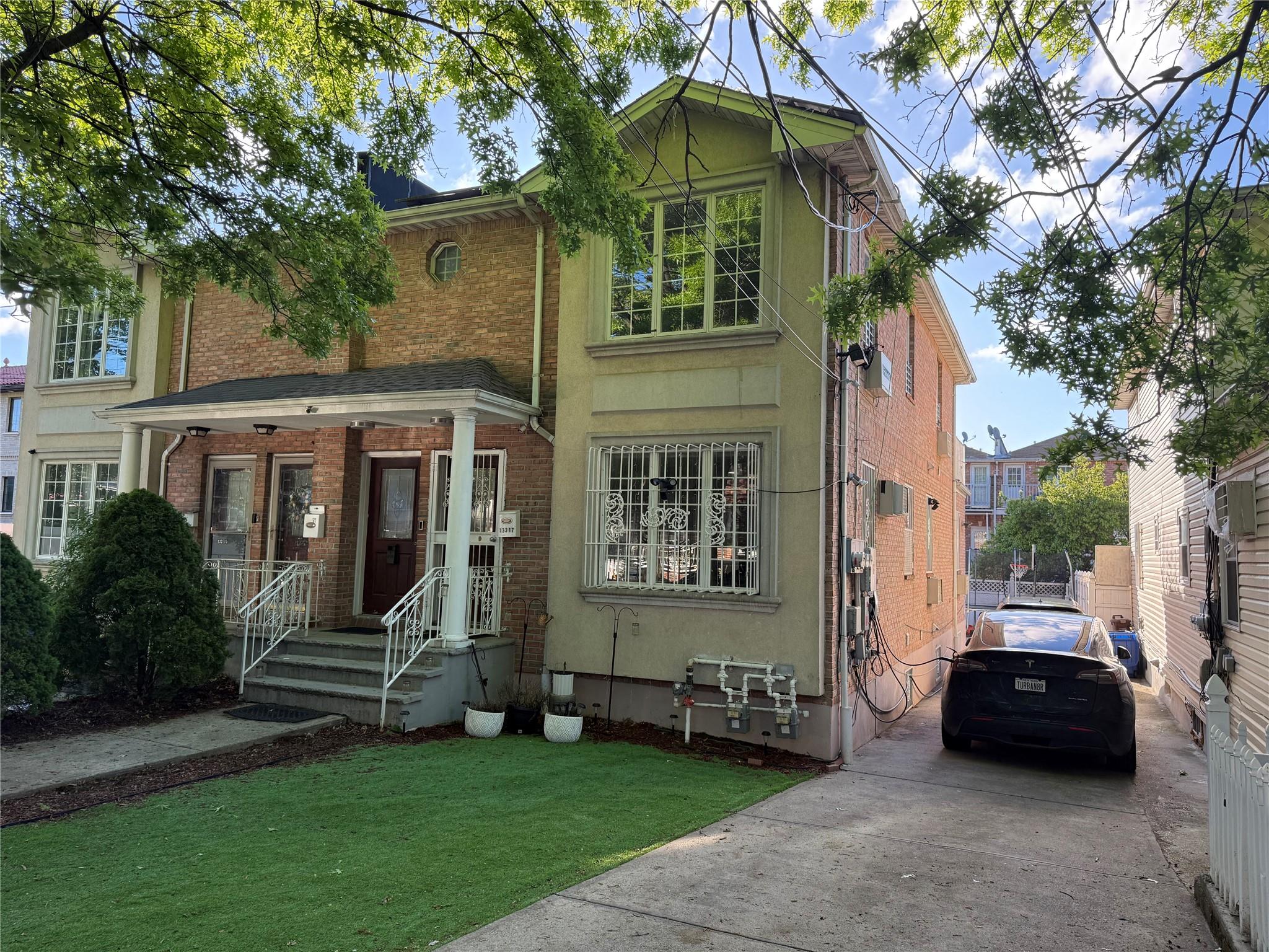 129th St St 1, South Ozone Park, Queens, NY - 3 Bedrooms  
2 Bathrooms  
7 Rooms - 