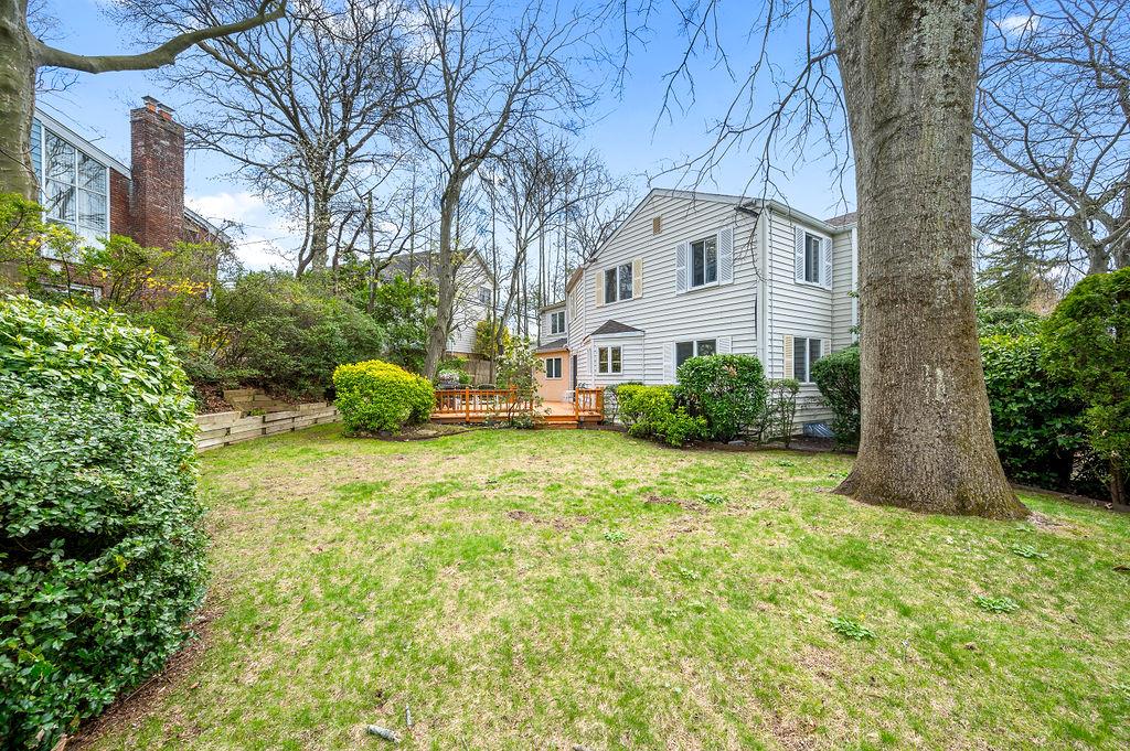 7 Robbins Lane Ln, Great Neck, New York image 37