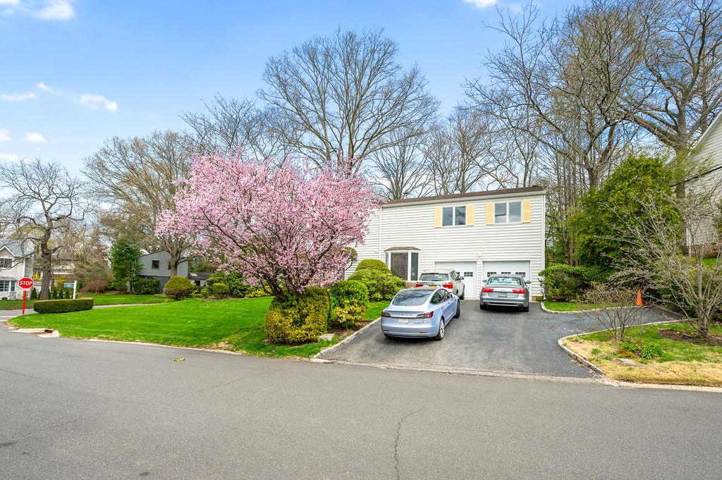 7 Robbins Lane Ln, Great Neck, New York image 39