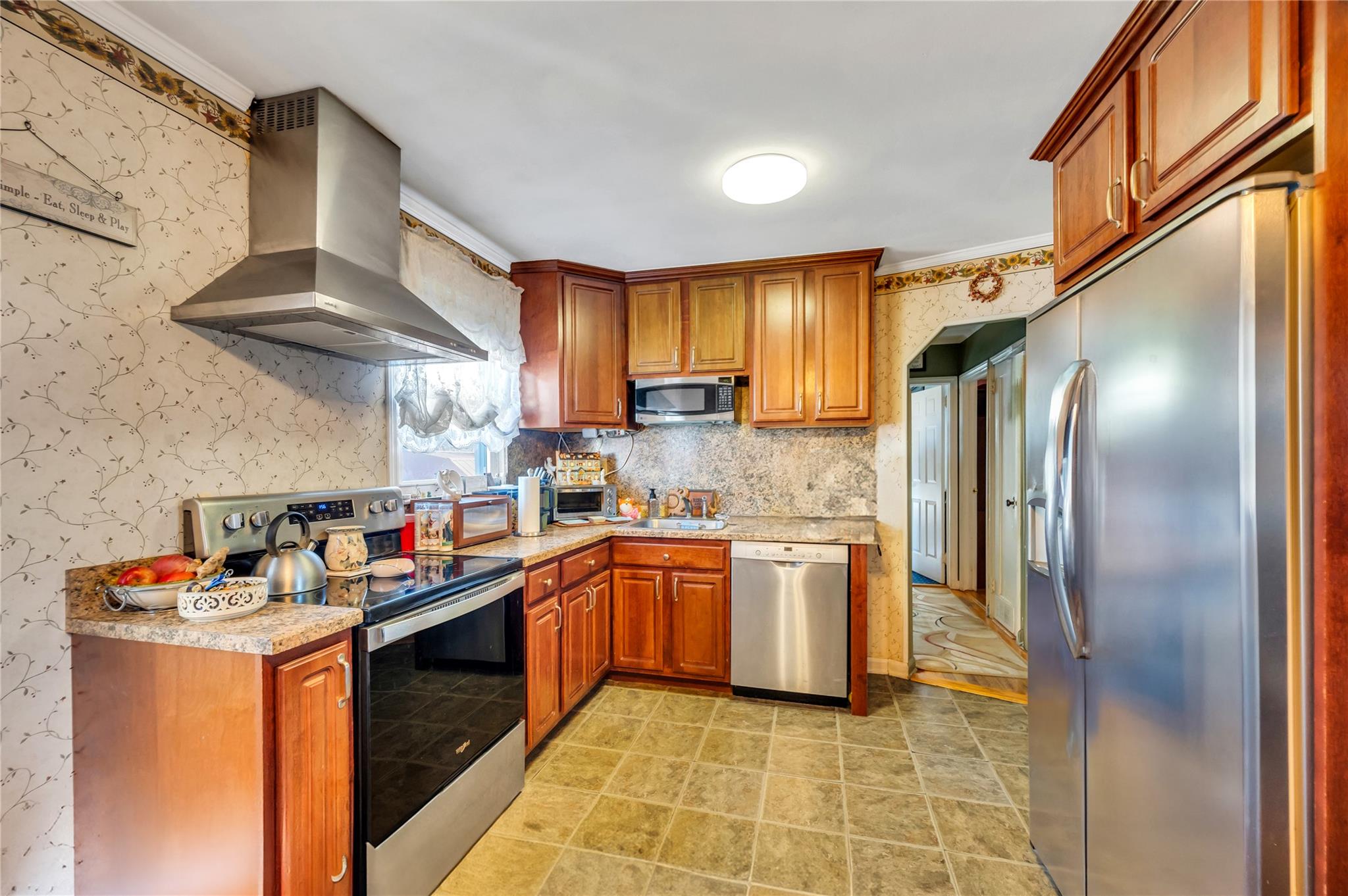 21 Linden Boulevard, Hicksville, New York image 7